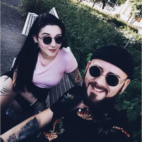 KALIYADI Round Polarized Sunglasses for Men Women Retro Metal Hippie Circle Style Sun Glasses UV ProtectionA05golden Frame Pink Lens