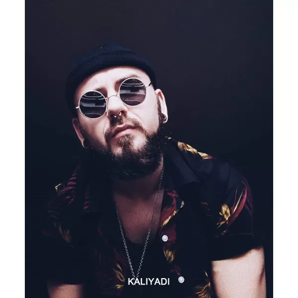 KALIYADI Round Polarized Sunglasses for Men Women Retro Metal Hippie Circle Style Sun Glasses UV ProtectionA07silvery Frame Green Lens