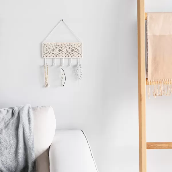 Mkono Key Holder for Wall Decorative Small Macrame Key Holder Boho Home Decor 5 Hooks Display Key Hanger for Entryway Hallway Bedroom Living Room