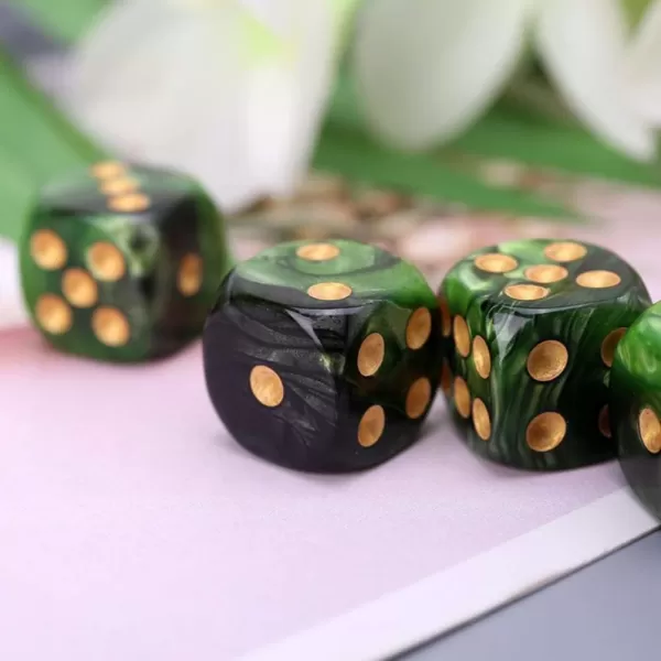 Toyvian 6 Sided Dice Set 25pcs 16mm Standard Rounded Translucent Dice Green Black