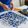 imageToyvian 100pcs Wood Craft Shapes House Shaped Unfinished Wood Embellishment Cutout Veneers for DIY Craft Project Home Ornaments