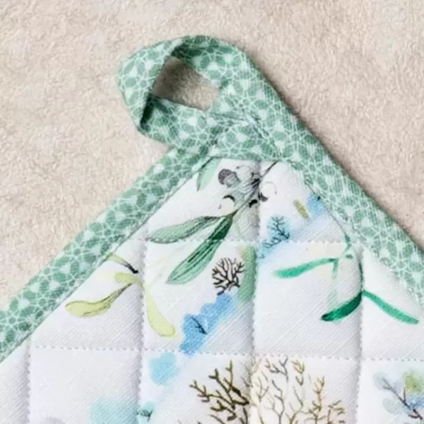 imageMaison d Hermine Pot Holder 100 Cotton Potholder Set of 2 Heat Resistant 8quotx8quot with Loop Hot Pads Kitchen Baking Barbeque ampamp Microwave Kalahari  ThanksgivingChristmas47  Snowy World