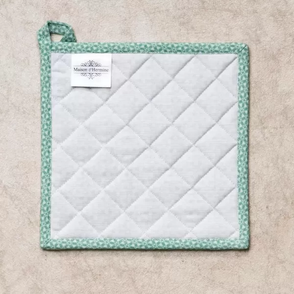 imageMaison d Hermine Pot Holder 100 Cotton Potholder Set of 2 Heat Resistant 8quotx8quot with Loop Hot Pads Kitchen Baking Barbeque ampamp Microwave Kalahari  ThanksgivingChristmas47  Snowy World