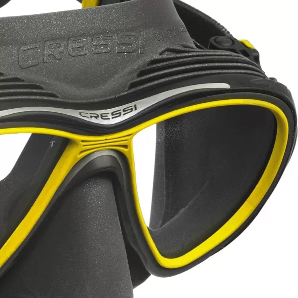 Cressi Adult Dive Mask with Advanced Fog System and Improved Downward Visibility - Quantum: Made in Italy