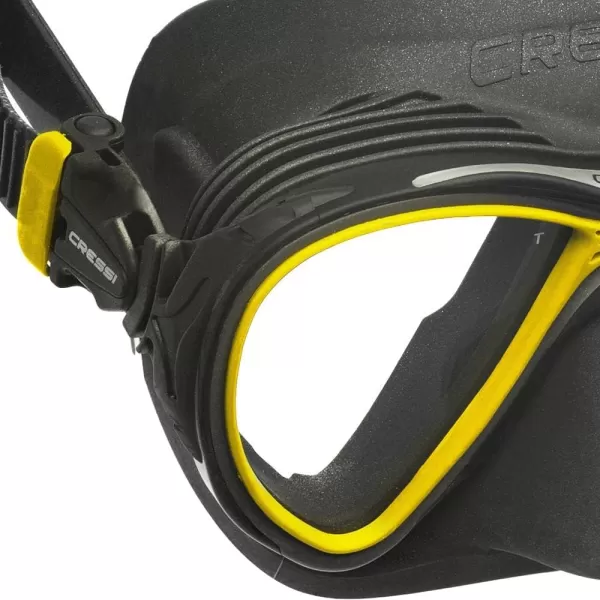 Cressi Adult Dive Mask with Advanced Fog System and Improved Downward Visibility - Quantum: Made in Italy