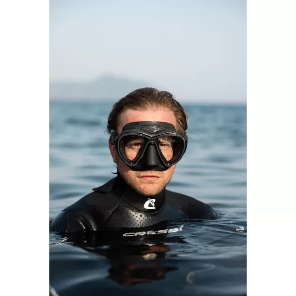 Cressi Adult Dive Mask with Advanced Fog System and Improved Downward Visibility - Quantum: Made in Italy